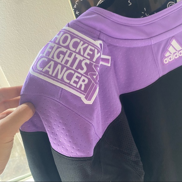 🆕 Adidas Blackhawks Athntc Jersey 'Fight Cancer' - Picture 7 of 9